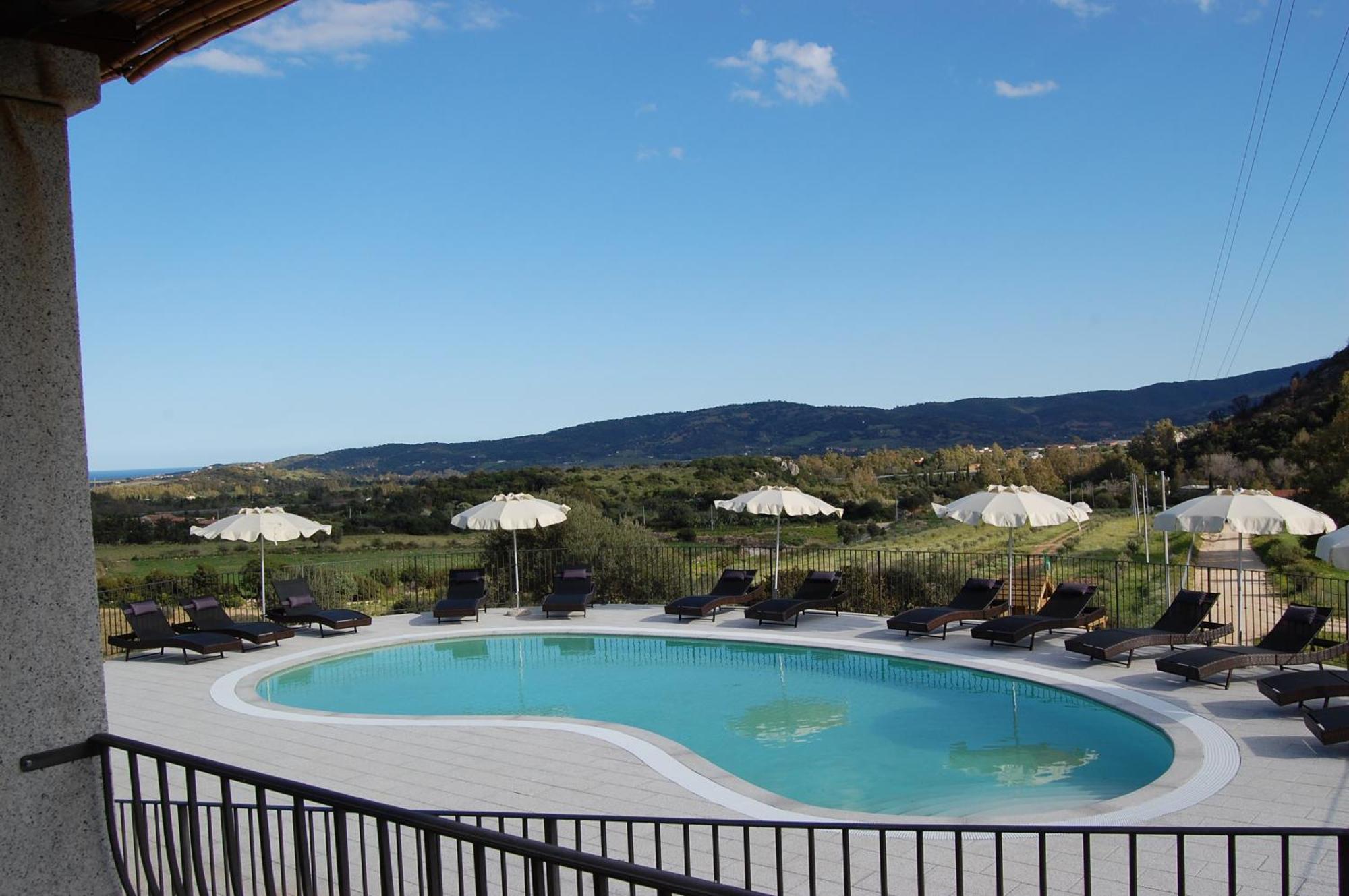 Case Vacanze Nioleo - Apartments And Pool 시니스콜라 외부 사진