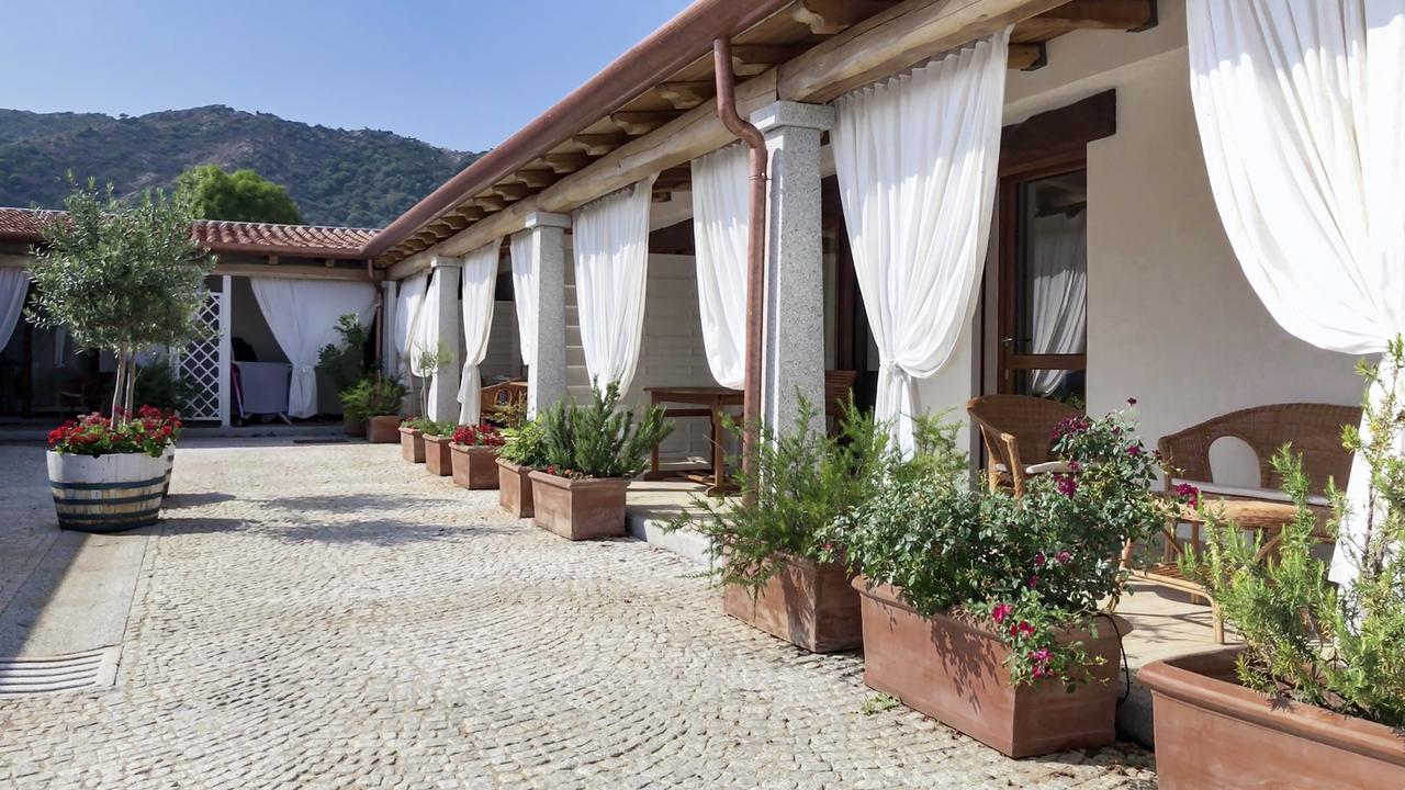 Case Vacanze Nioleo - Apartments And Pool 시니스콜라 외부 사진